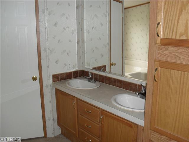280 Melton Road Elkin, NC 28621 - Photo 5 of 6 Master Bath/Spa.