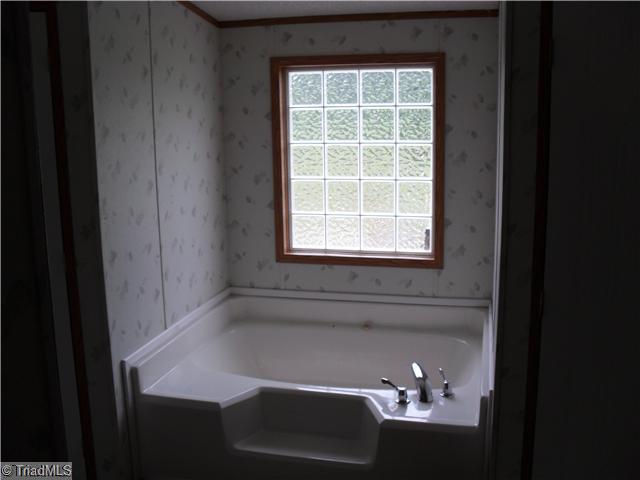 280 Melton Road Elkin, NC 28621 - Photo 6 of 6 Master Bath/Spa.
