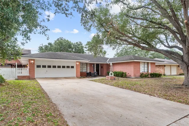 $2,300 | 10714 Glenwood Street, Corpus Christi, TX 78410