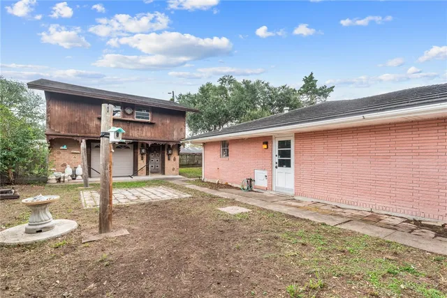 $2,300 | 10714 Glenwood Street, Corpus Christi, TX 78410