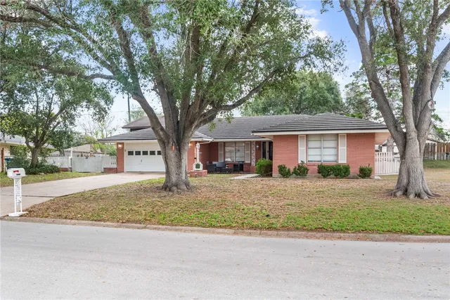 $2,300 | 10714 Glenwood Street, Corpus Christi, TX 78410