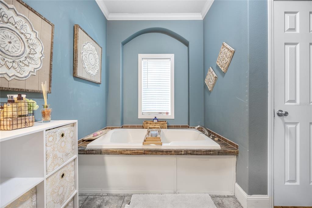 1085 State Rte 100 Florahome, FL 32140 - Photo 26 of 52 a bath tub sitting next to a window