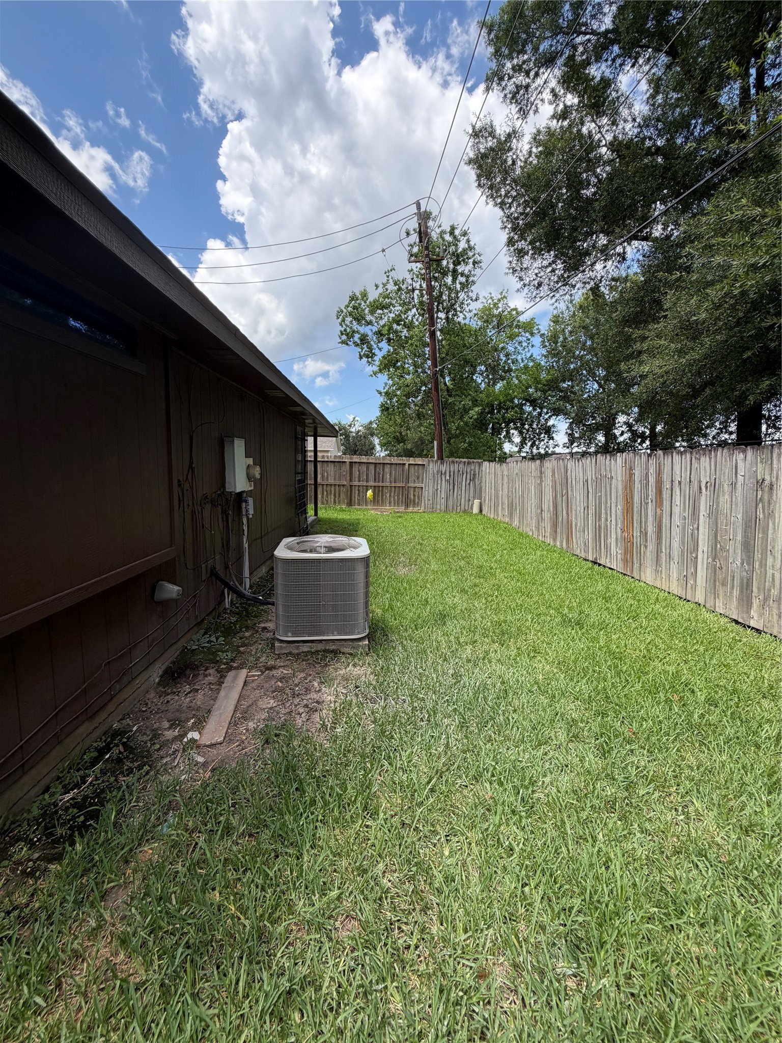8662 Pearl Point Street Houston, TX 77044 - Photo 24 of 28 a backyard of a house with table and chairs