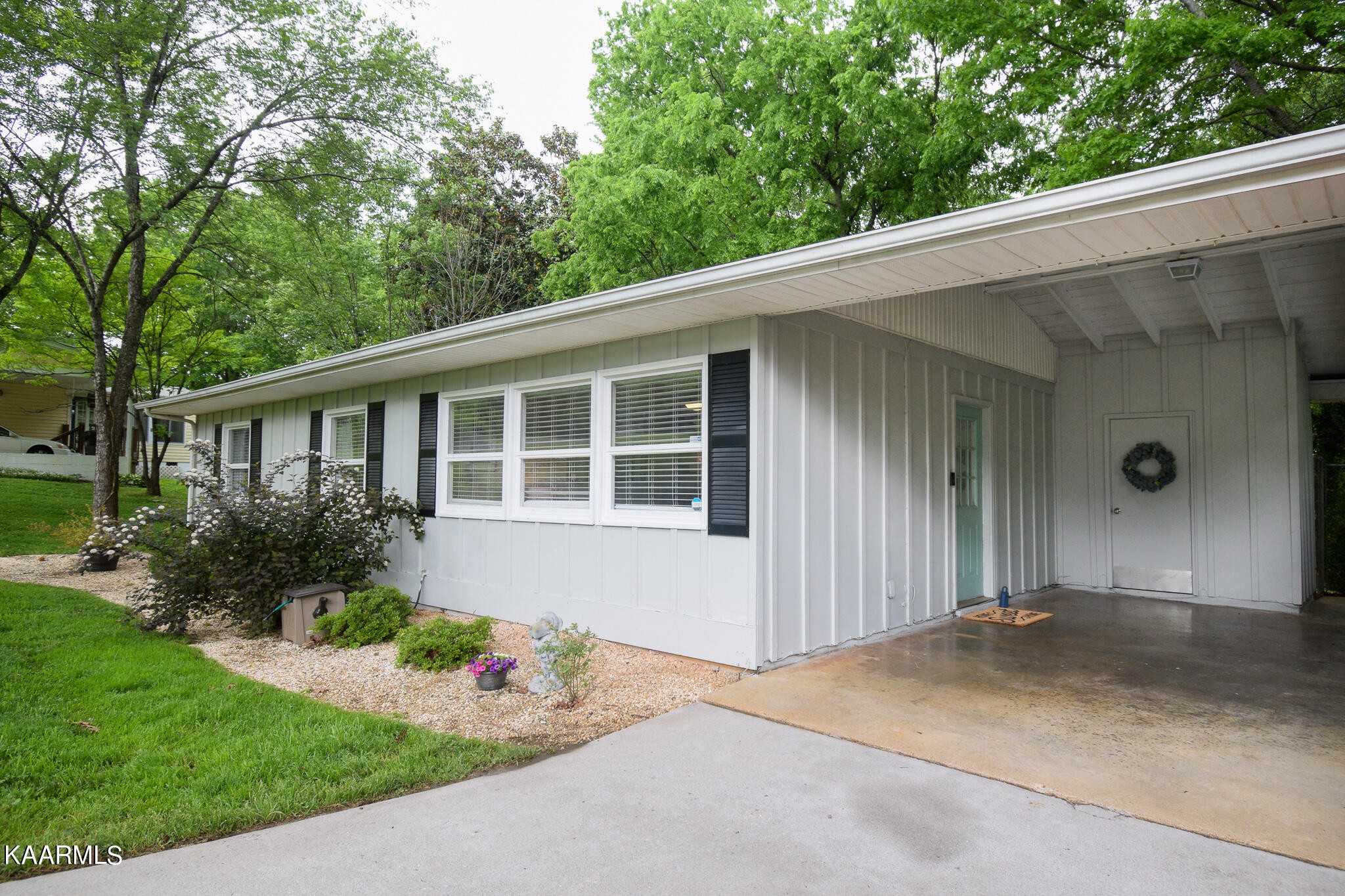 8224 Tamarack Road Knoxville, TN 37919 - Photo 2 of 37 Gallery Image 2
