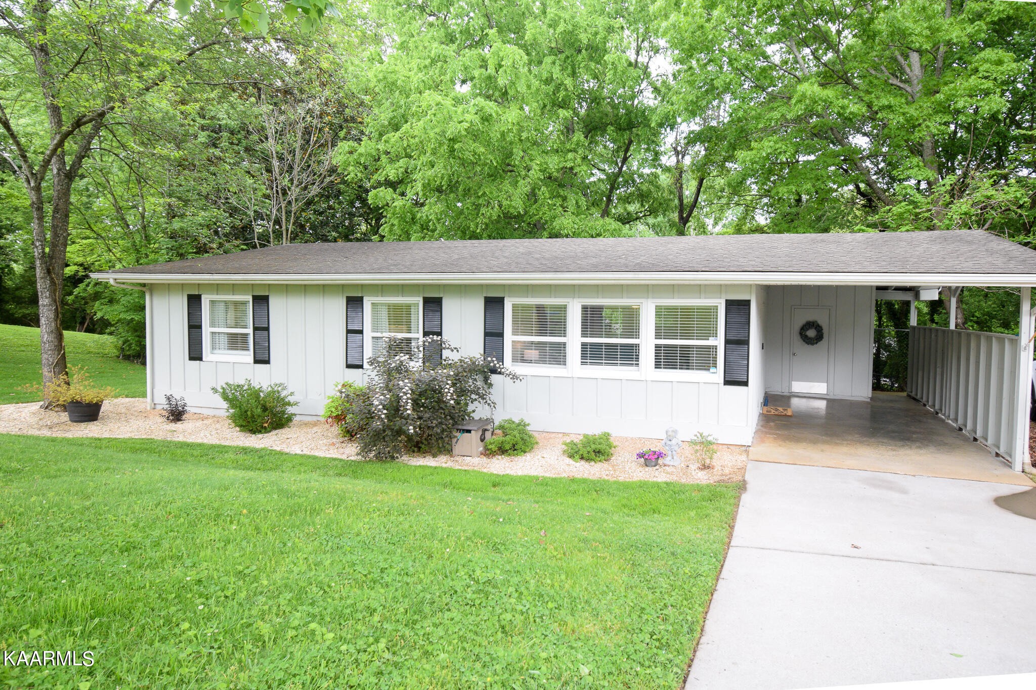 8224 Tamarack Road Knoxville, TN 37919 - Photo 3 of 37 Gallery Image 3