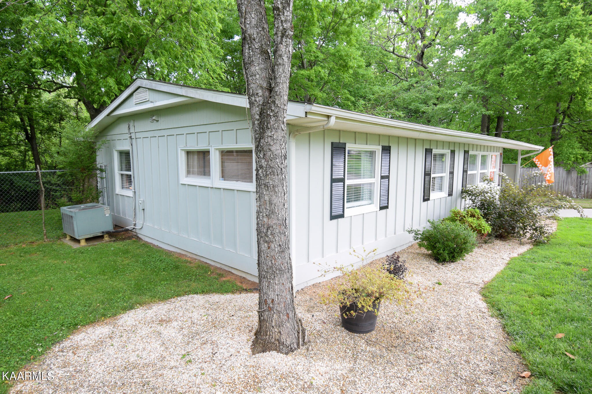 8224 Tamarack Road Knoxville, TN 37919 - Photo 5 of 37 Gallery Image 5