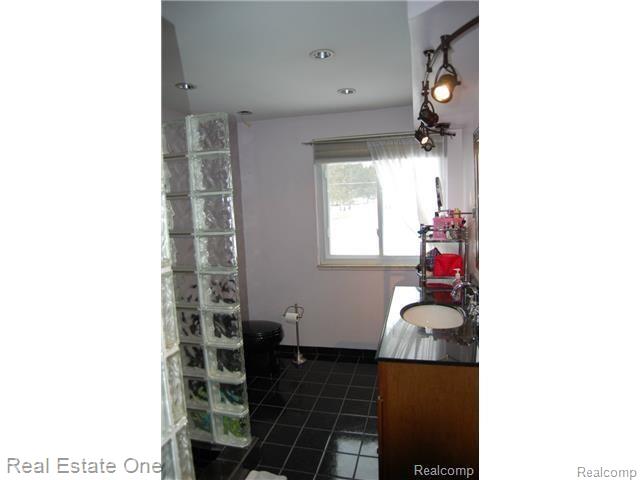 4857 Cullen Road Fenton, MI 48430 - Photo 12 of 19 12.jpg