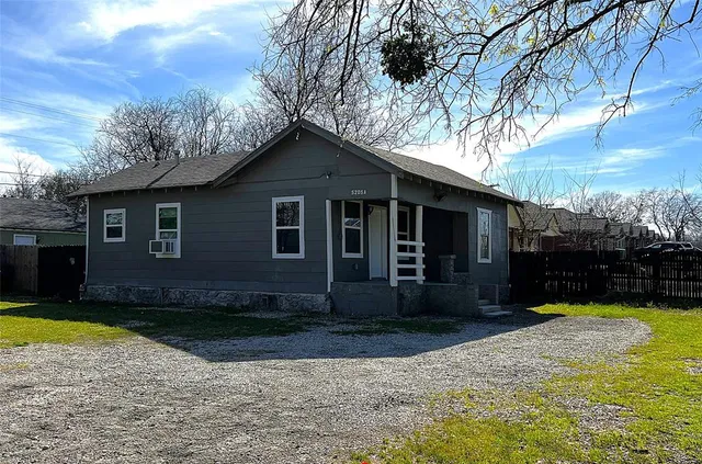 $1,295 | 5205 Calloway Street, Unit A, Sansom Park, TX 76114