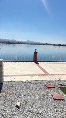 a view of empty room with window