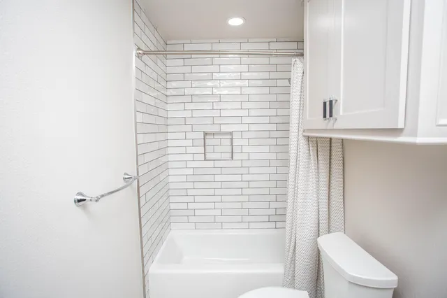 $895,000 | 25 East Lakeshore Drive, Ransom Canyon, TX 79366