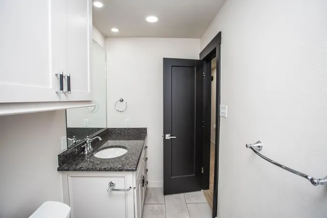 $895,000 | 25 East Lakeshore Drive, Ransom Canyon, TX 79366