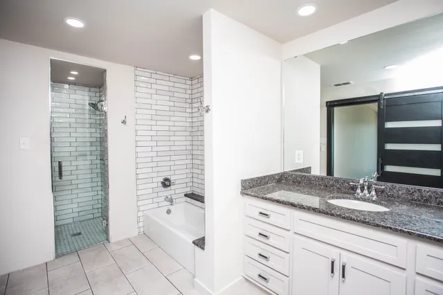 $895,000 | 25 East Lakeshore Drive, Ransom Canyon, TX 79366