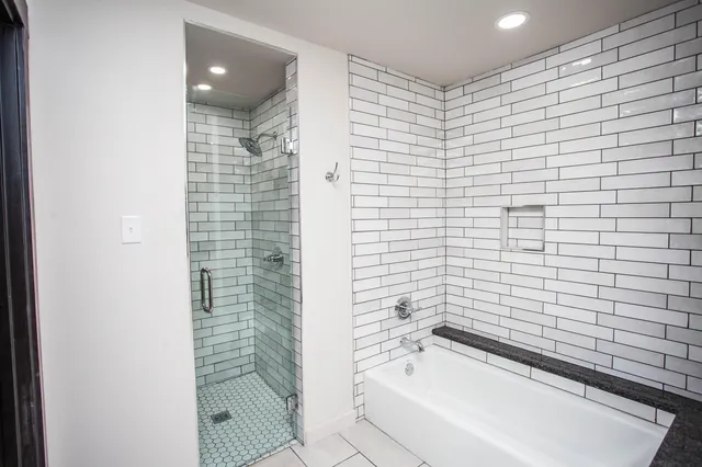 $895,000 | 25 East Lakeshore Drive, Ransom Canyon, TX 79366