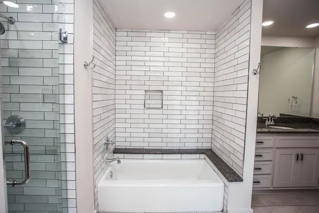 $895,000 | 25 East Lakeshore Drive, Ransom Canyon, TX 79366