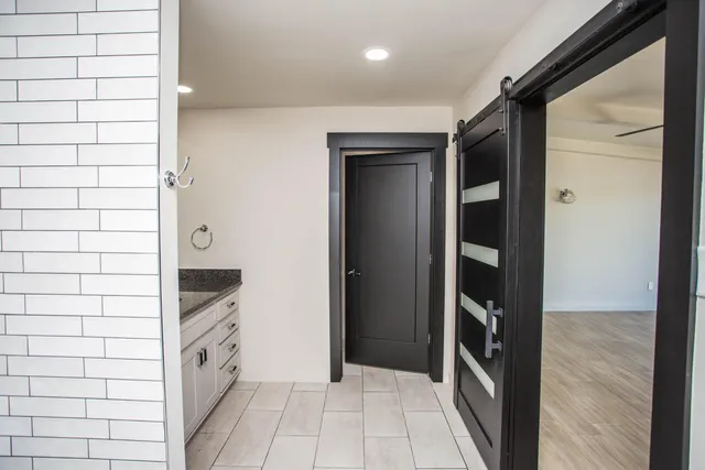 $895,000 | 25 East Lakeshore Drive, Ransom Canyon, TX 79366