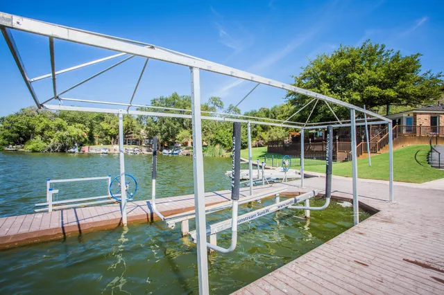 $895,000 | 25 East Lakeshore Drive, Ransom Canyon, TX 79366