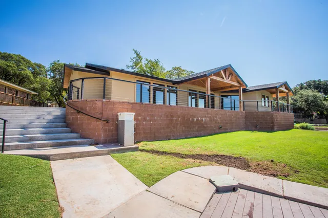 $895,000 | 25 East Lakeshore Drive, Ransom Canyon, TX 79366