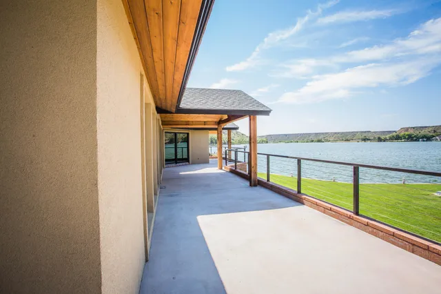 $895,000 | 25 East Lakeshore Drive, Ransom Canyon, TX 79366