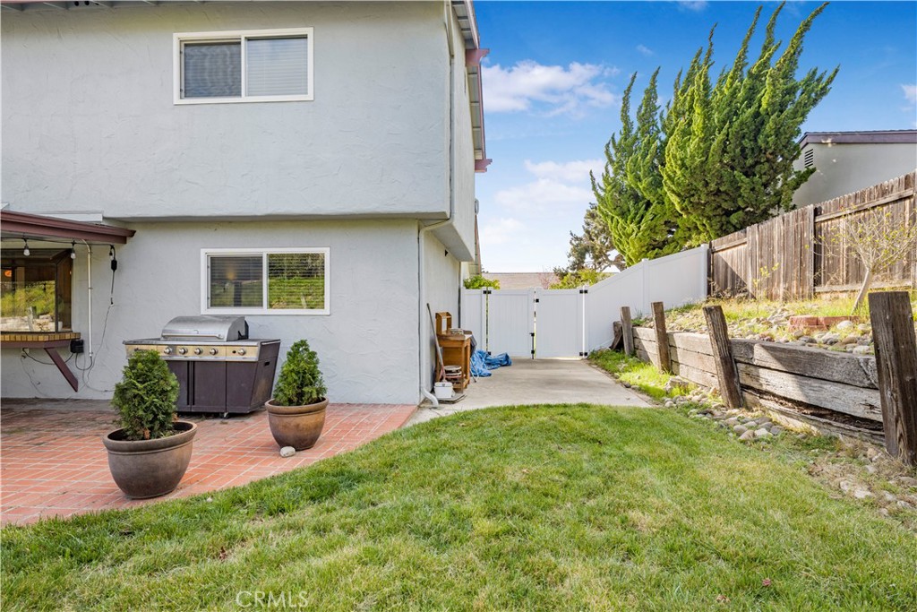 4648 Marlene Drive Santa Maria, CA 93455 - Photo 33 of 37 a house view with a sitting space