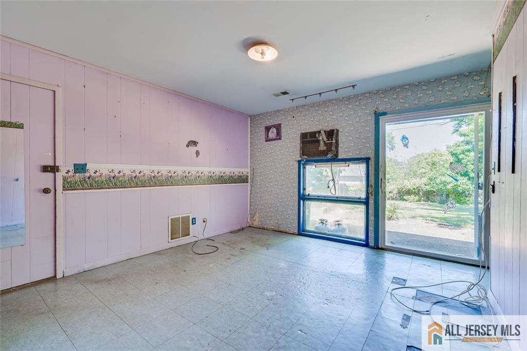 3 Forrestal Road Kendall Park, NJ 08824 - Photo 7 of 19