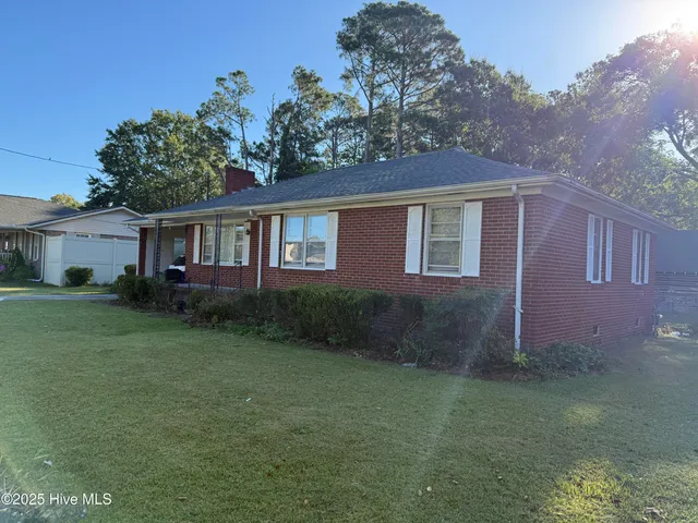 $1,300 | 1103 Cedar Lane, Greenville, NC 27858