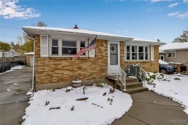 $259,900 | 203 Lydia Lane, Cheektowaga, NY 14225