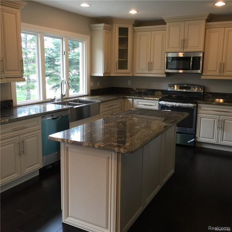 3651 Nesting Ridge Drive Rochester Hills, MI 48309 - Photo 9 of 26