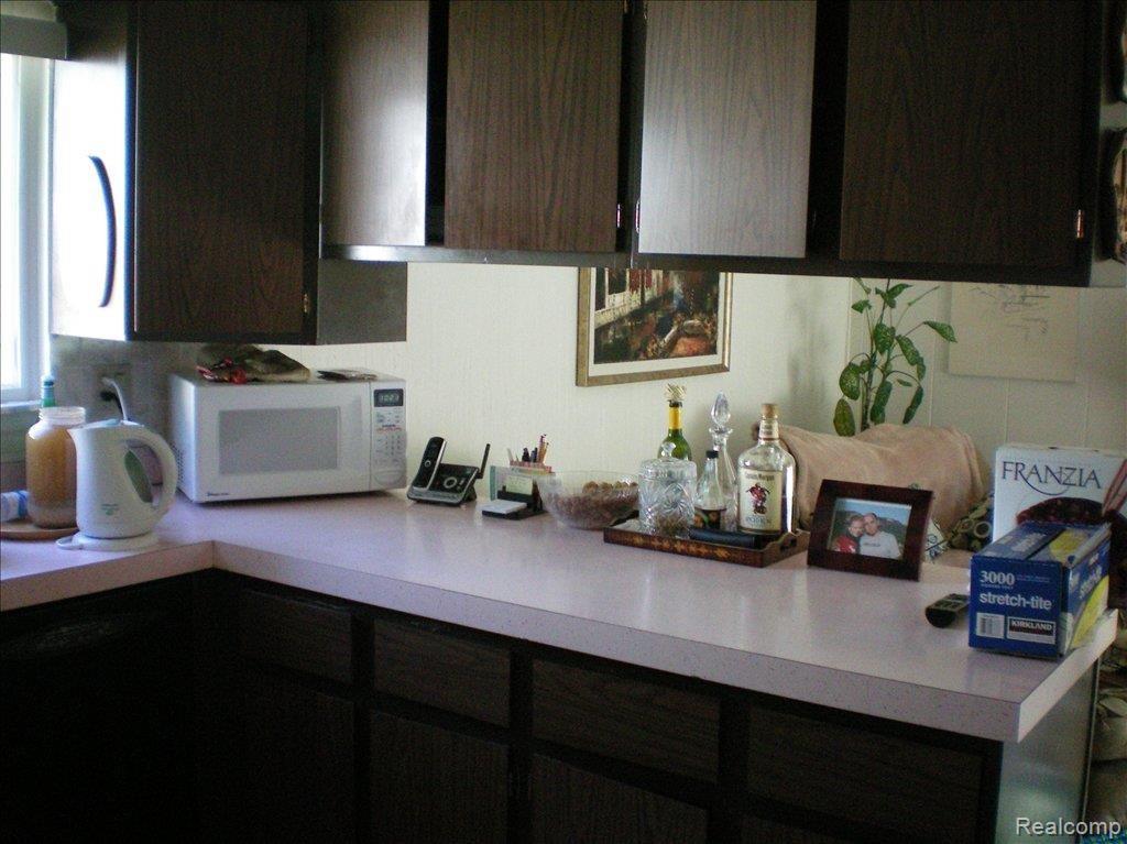 30042 Rambling Road Southfield, MI 48076 - Photo 7 of 9 Kitchen