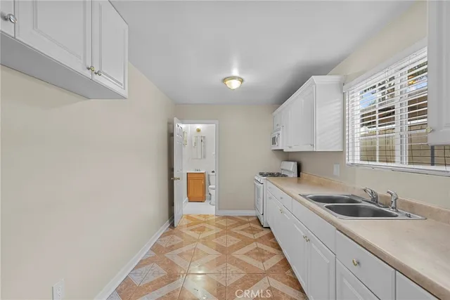 $4,000 | 18621 Bryant Street, Northridge, CA 91324