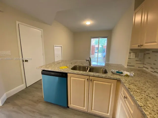 $2,700 | 611 Southwest 107th Avenue, Unit 1702, Pembroke Pines, FL 33025