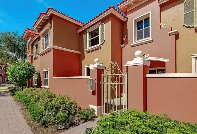 $2,700 | 611 Southwest 107th Avenue, Unit 1702, Pembroke Pines, FL 33025