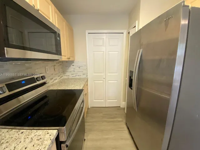 $2,700 | 611 Southwest 107th Avenue, Unit 1702, Pembroke Pines, FL 33025
