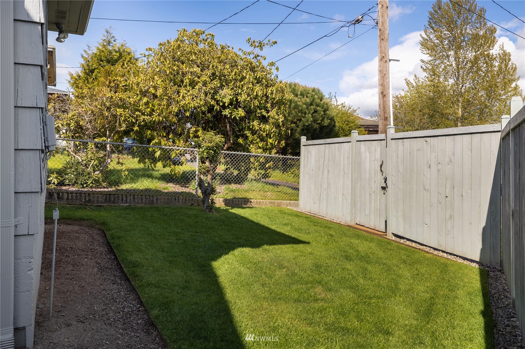420 Southwest Sunset Boulevard Renton, WA 98057 - Photo 35 of 36 a view of a backyard