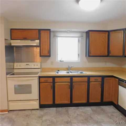 $1,800 | 8525 Sextant Drive, Clay, NY 13027