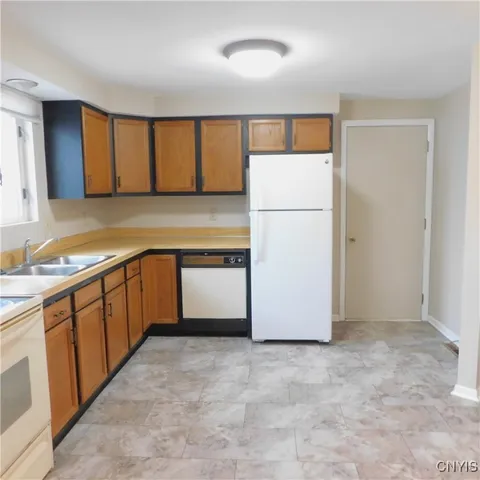 $1,800 | 8525 Sextant Drive, Clay, NY 13027