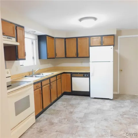 $1,800 | 8525 Sextant Drive, Clay, NY 13027