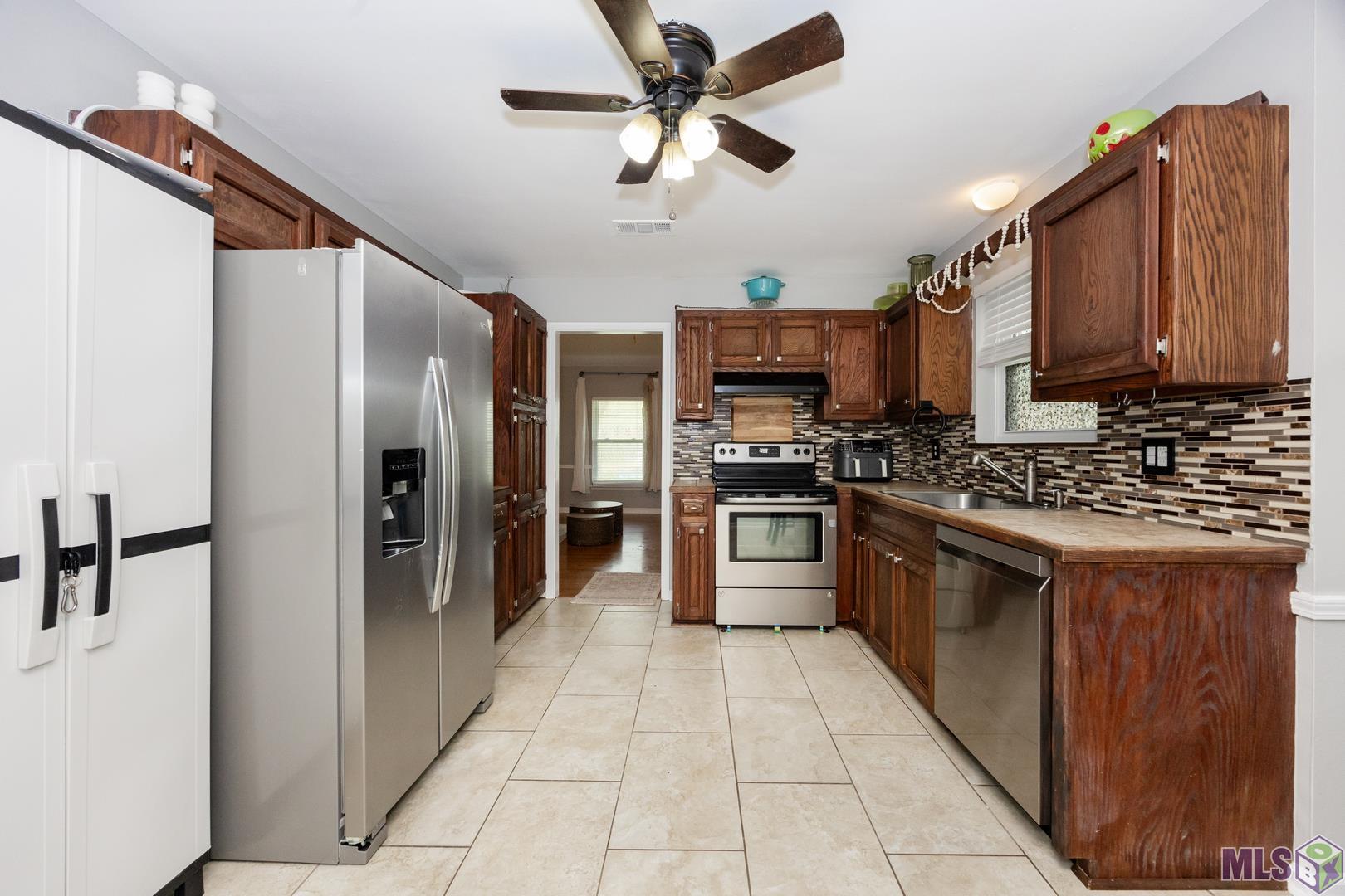 18522 Perkins Oak Road Prairieville, LA 70769 - Photo 3 of 11 Gallery Image 3