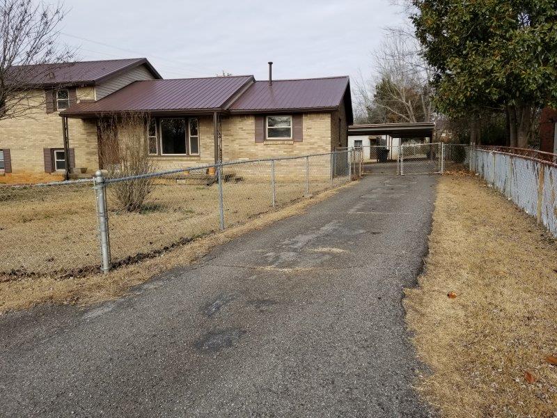 405 Burch Road Clarksville, TN 37042 - Photo 3 of 30 a front view of a house with garden