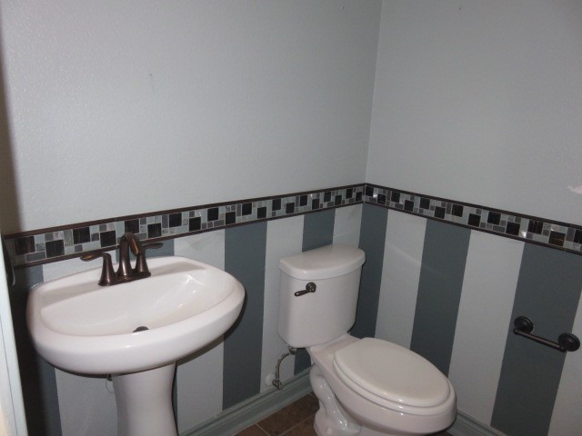 2607 Alan Lake Lane Spring, TX 77388 - Photo 27 of 42 a bathroom with a sink a toilet and shower