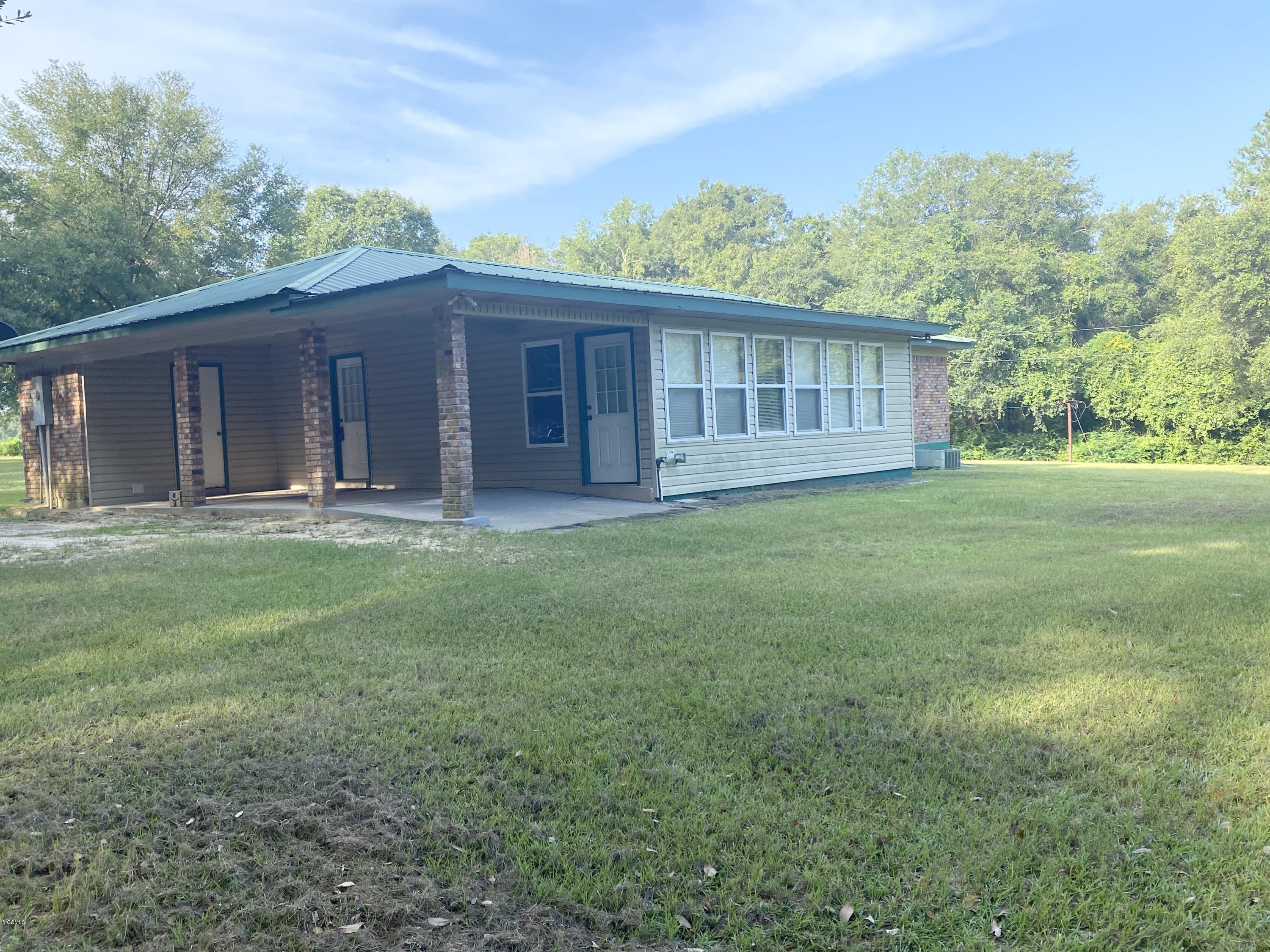 185 Cooper Road Lucedale, MS 39452 - Photo 4 of 32 237C2196-DD75-43BB-9C07-549C18FB23CB