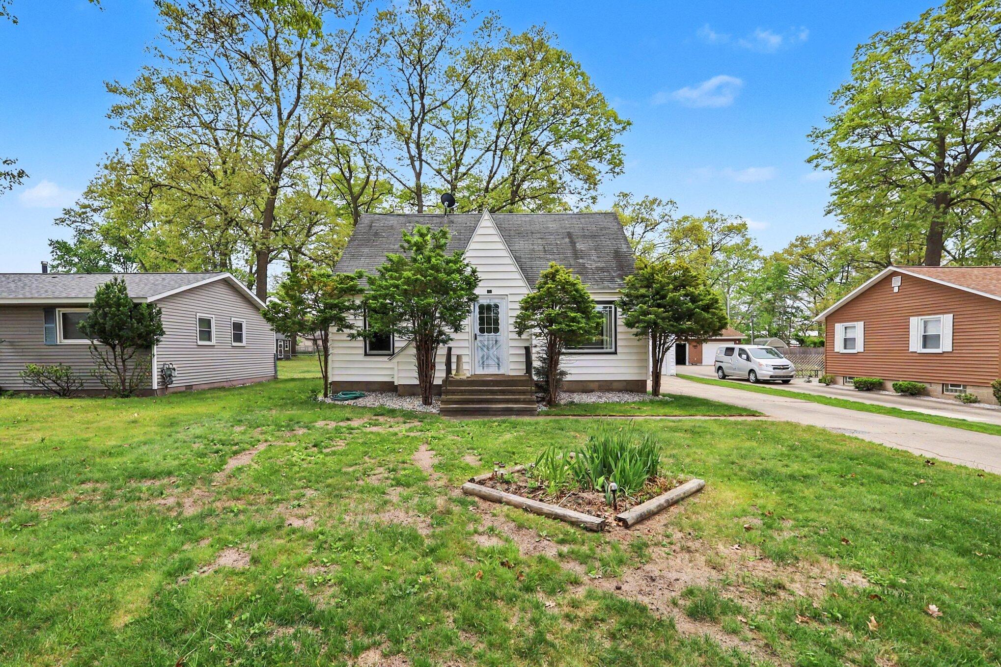 713 East Spring Street Whitehall, MI 49461 - Photo 1 of 25 002_file_2837