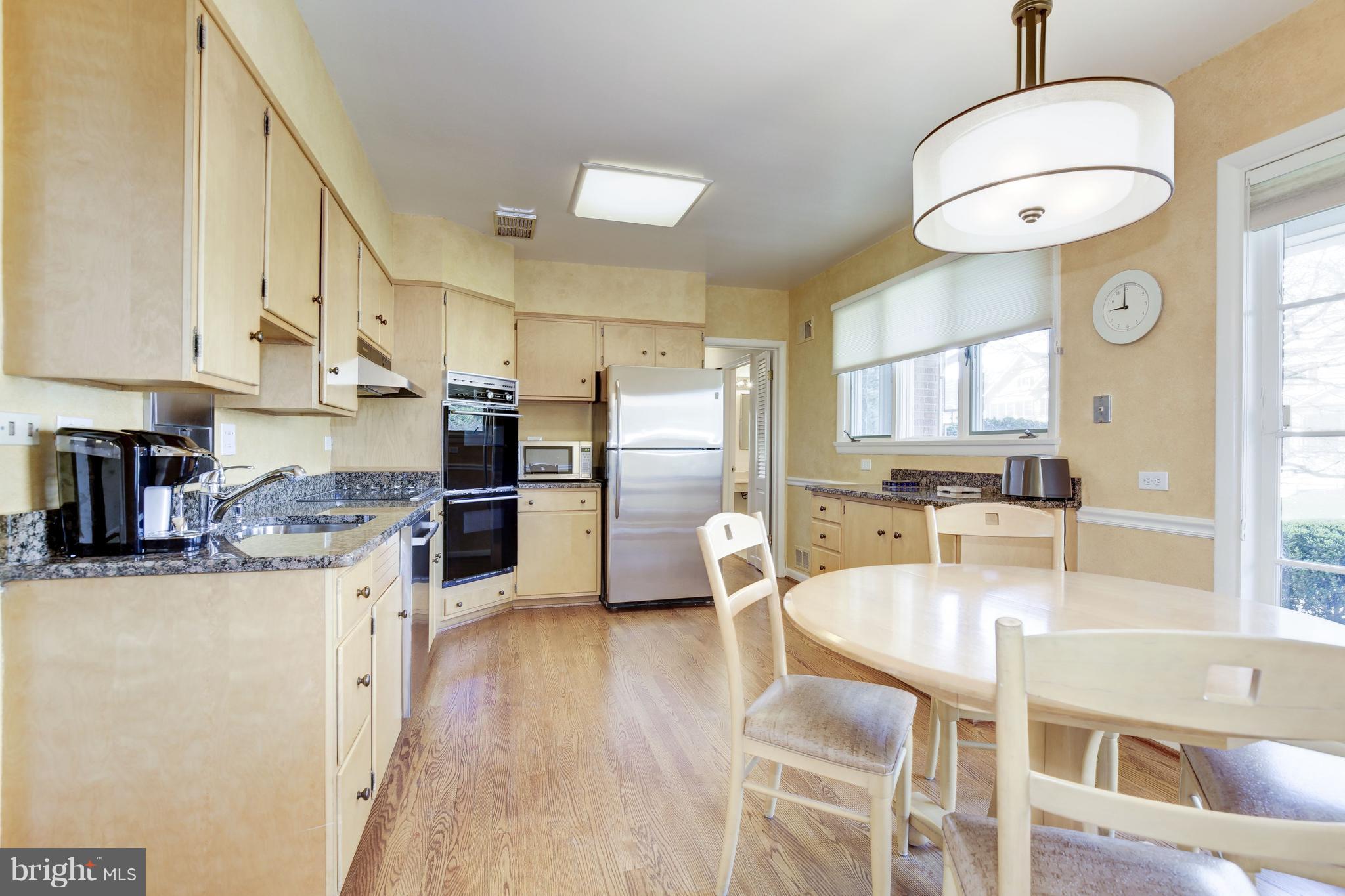 5829 Plainview Road Bethesda, MD 20817 - Photo 12 of 28 Kitchen