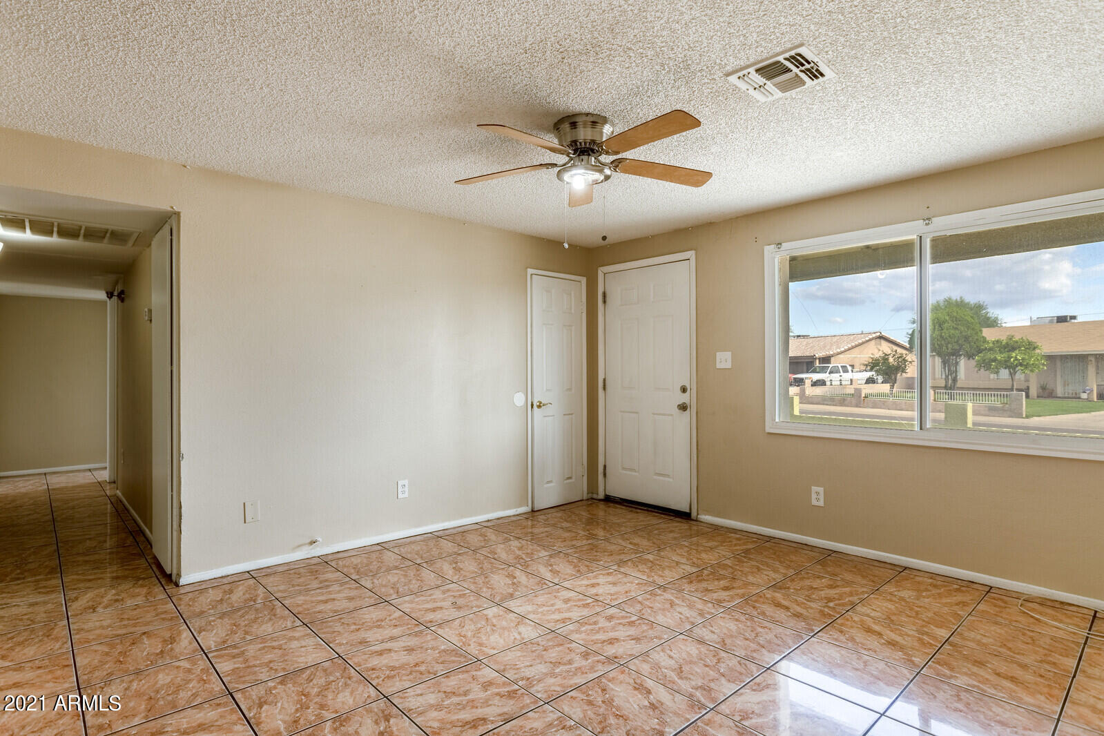6902 West Coronado Road Phoenix, AZ 85035 - Photo 4 of 23 06_6902_W_Coronado_Rd__06_mls