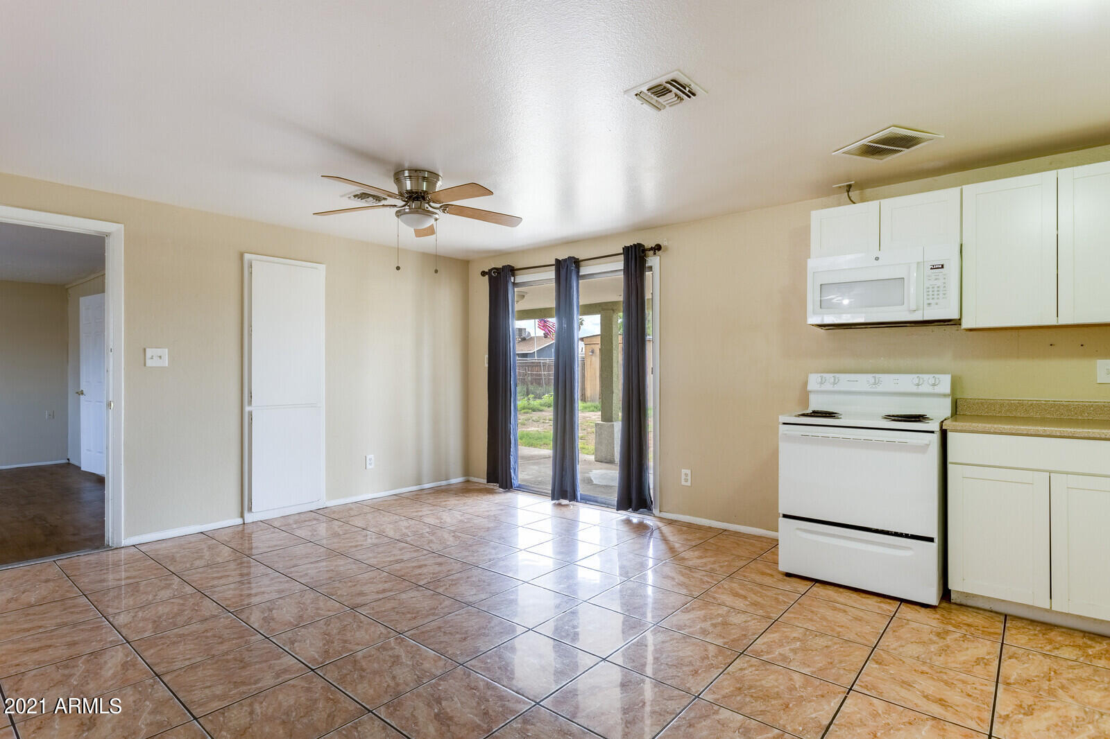 6902 West Coronado Road Phoenix, AZ 85035 - Photo 5 of 23 07_6902_W_Coronado_Rd__07_mls