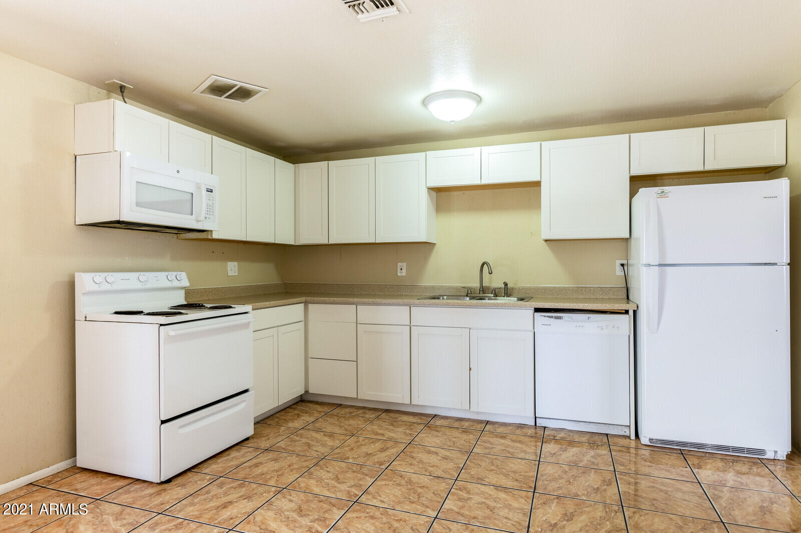 6902 West Coronado Road Phoenix, AZ 85035 - Photo 7 of 23 09_6902_W_Coronado_Rd__09_mls