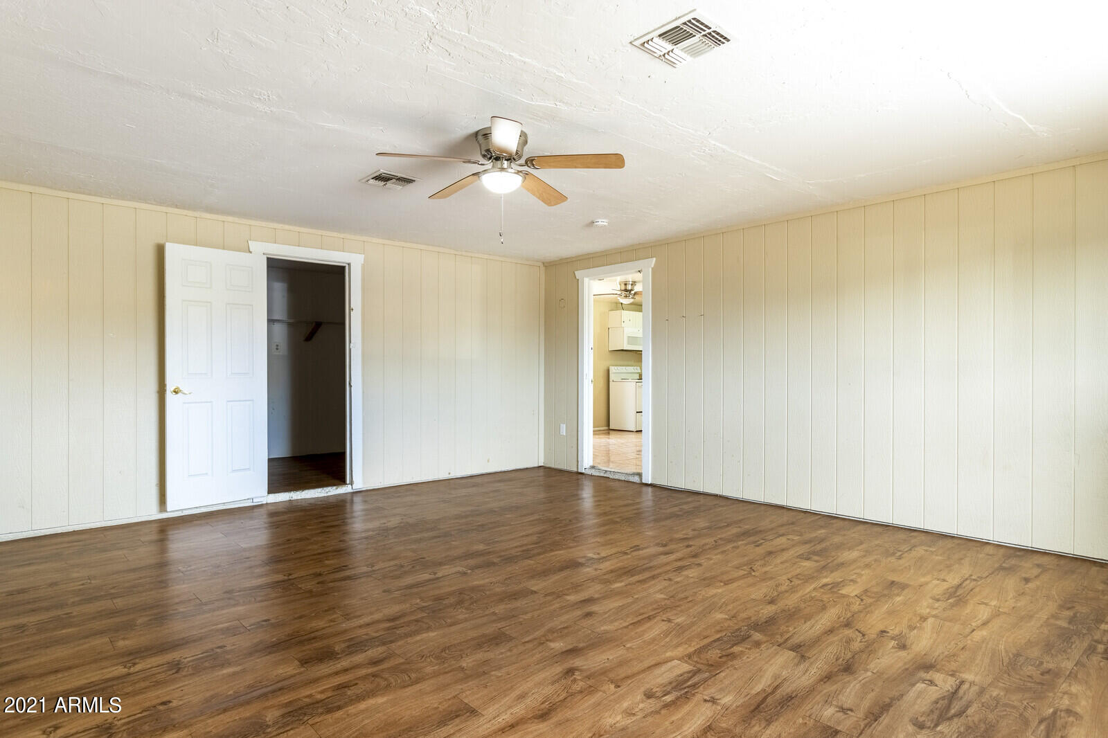 6902 West Coronado Road Phoenix, AZ 85035 - Photo 9 of 23 11_6902_W_Coronado_Rd__11_mls