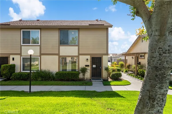 $659,900 | 450 Carriage Drive, Unit D, Santa Ana, CA 92707