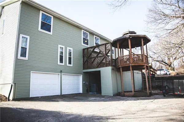 $350,000 | 5506 Northwest Verlin Drive, Parkville, MO 64152