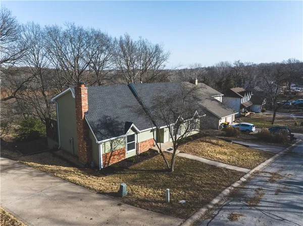 $350,000 | 5506 Northwest Verlin Drive, Parkville, MO 64152