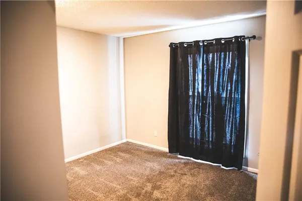 $350,000 | 5506 Northwest Verlin Drive, Parkville, MO 64152